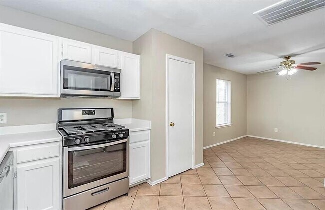 Building Photo - 8818 Baskove Dr
