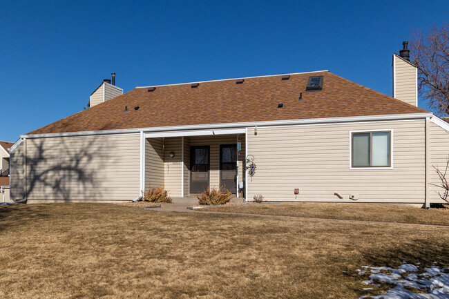 Building Photo - Strawberry at Heatheridge South