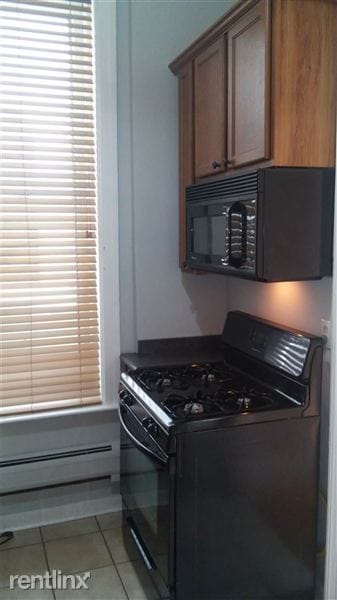 Building Photo - 765 Main St