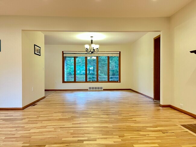 Dining area open to kitchen - 5314 Hammersley Rd