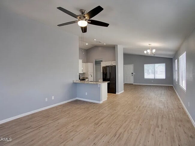 Foto del edificio - 15020 W Watson Ln