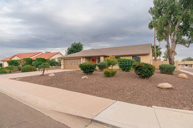 Foto del edificio - 6409 E Grandview Dr