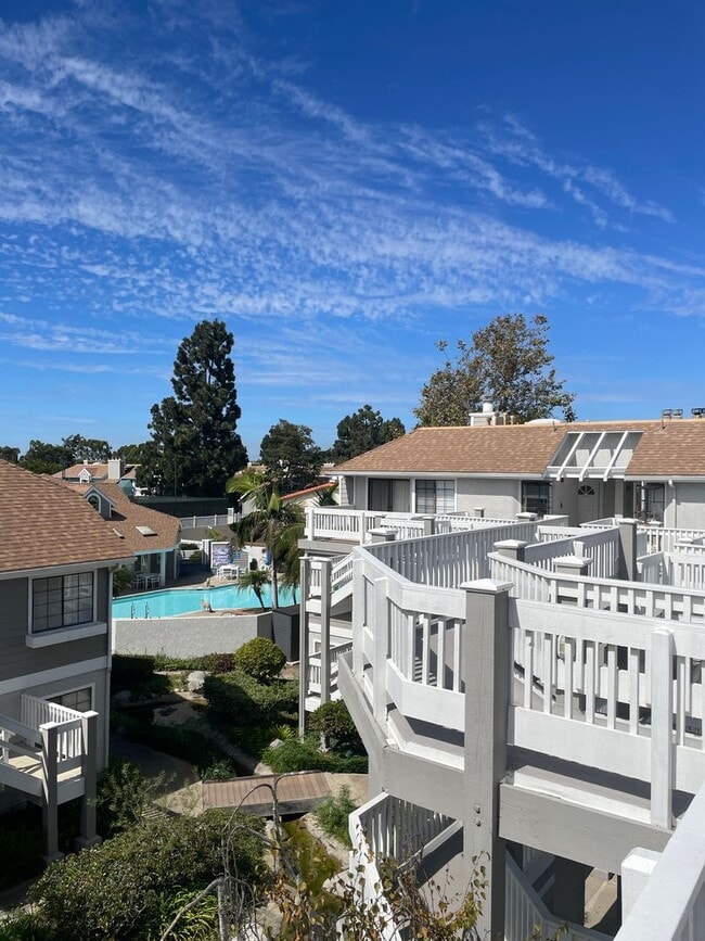 Building Photo - Sunshine and Seabreeze