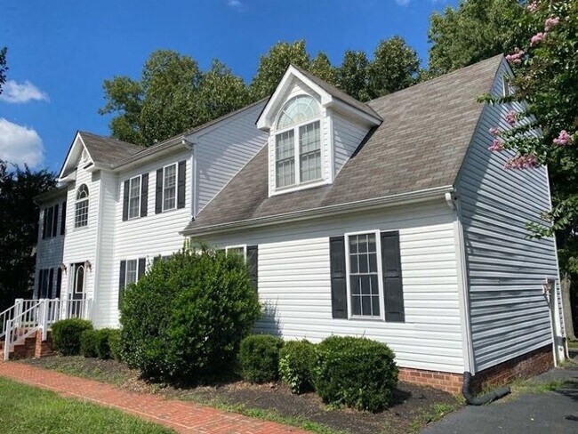 Building Photo - Bayhill Pointe - 4 Bedroom 2 1./2 Bath Col...