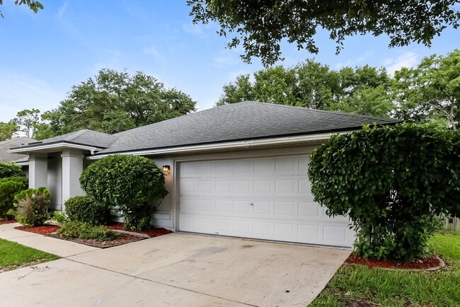 Building Photo - 14196 Crestwick Dr W