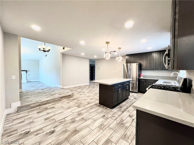 Building Photo - 6822 Mataro Dr