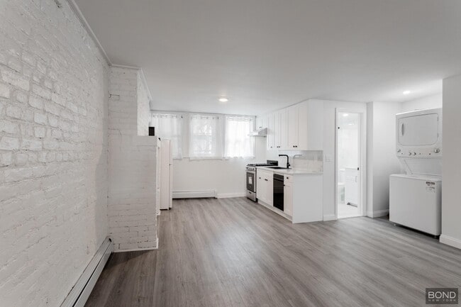 Building Photo - 228 Leonard St