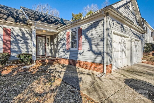 Building Photo - 7201 Canyon Dr