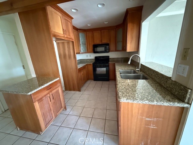 Building Photo - 518 E Walnut Ave