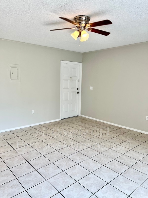 Building Photo - 6065 Village Cir S