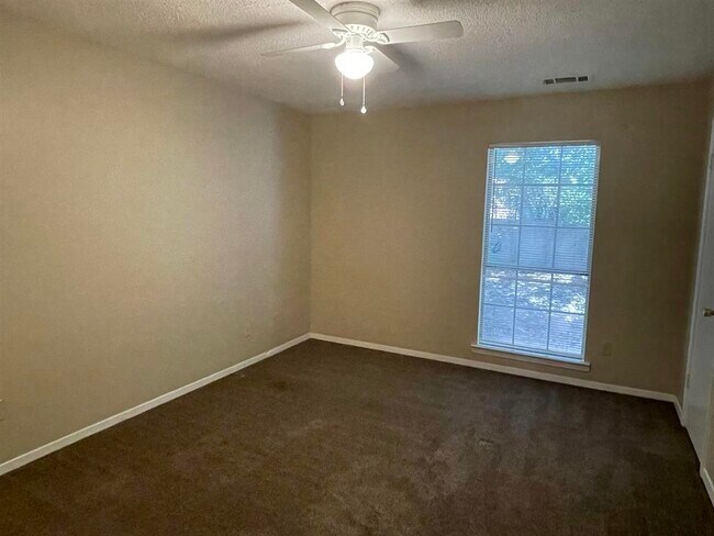 Building Photo - 2219 Birken Dr