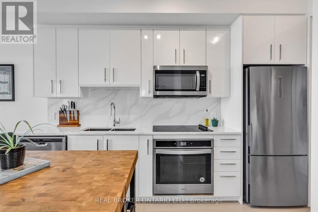 Building Photo - 805 Carling Ave