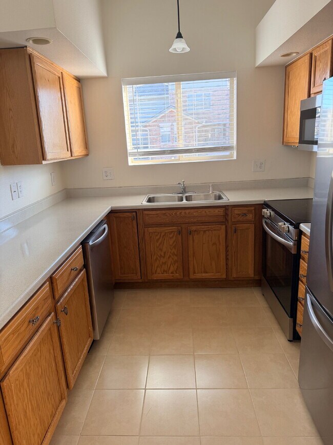 Foto del edificio - "Charming 2-Bed, 2-Bath condo Oasis in Aurora - 988 Sq Ft of Comfort!"