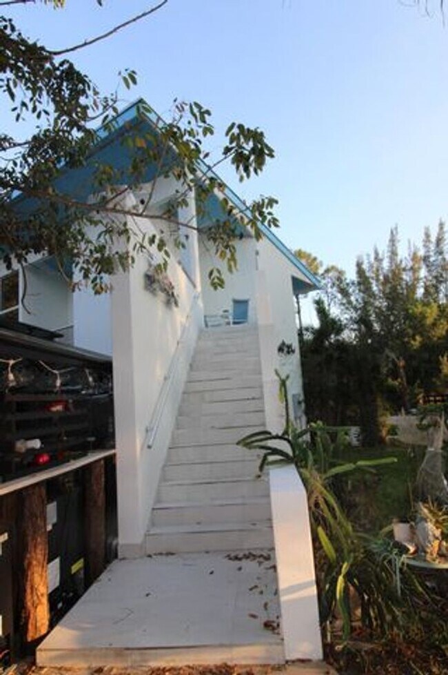 Foto del edificio - 930 Rambling Dr Cir