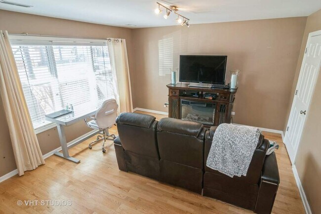 Building Photo - 1192 Clarence Ave