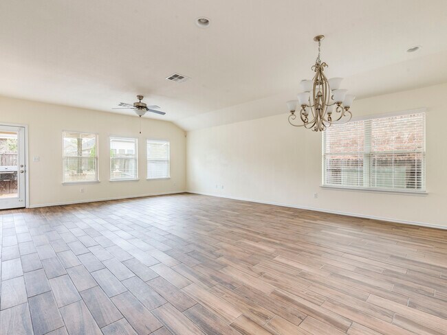 Building Photo - 120 Sawtooth Dr