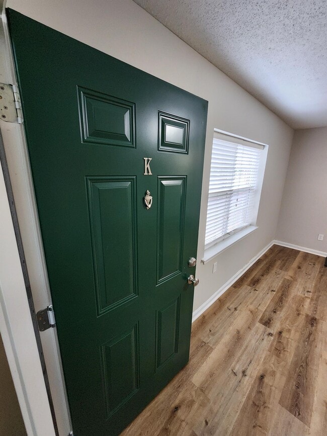 Building Photo - 295 Winding River Dr