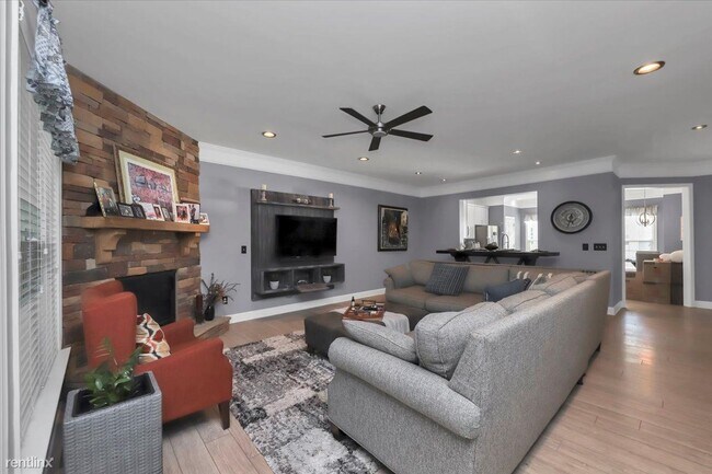 Building Photo - 3 br, 3.5 bath Townhome - 6529 Bennington ...