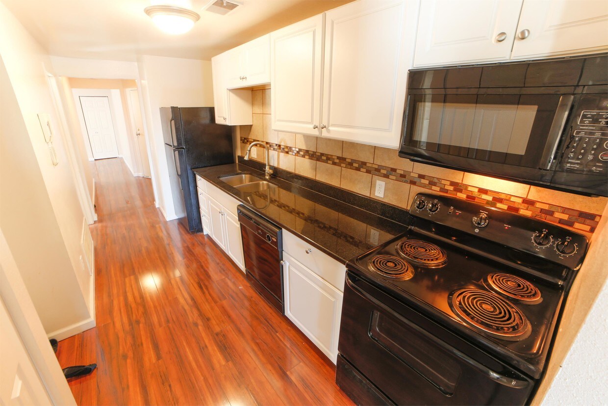 Foto principal - 5578 Pershing Ave