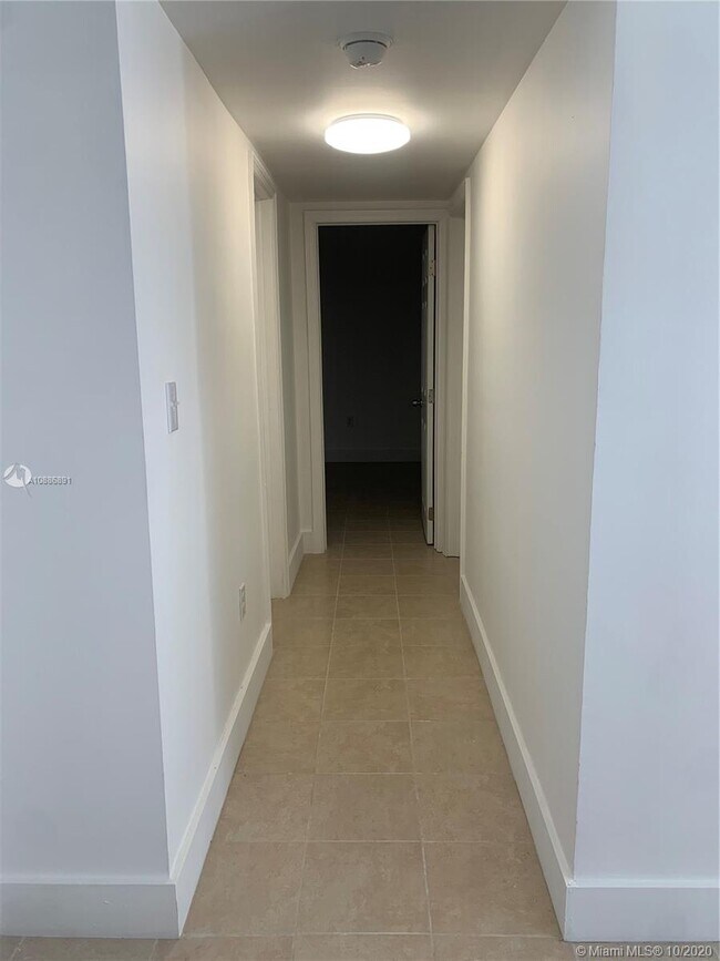 Foto del edificio - 1684 SW 10th St