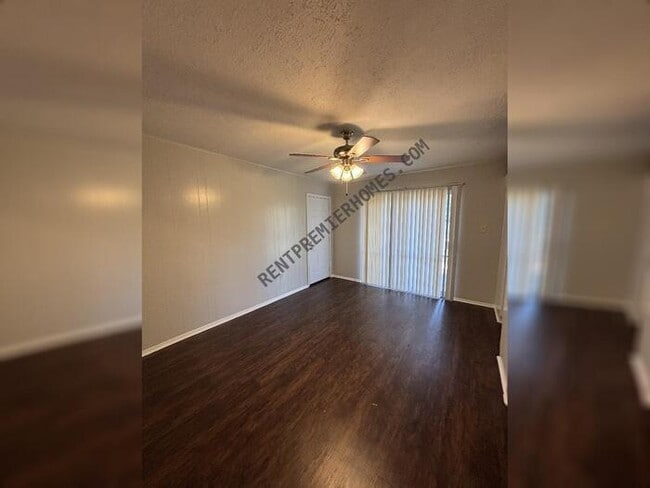 Building Photo - 1220 Twin Lakes Dr