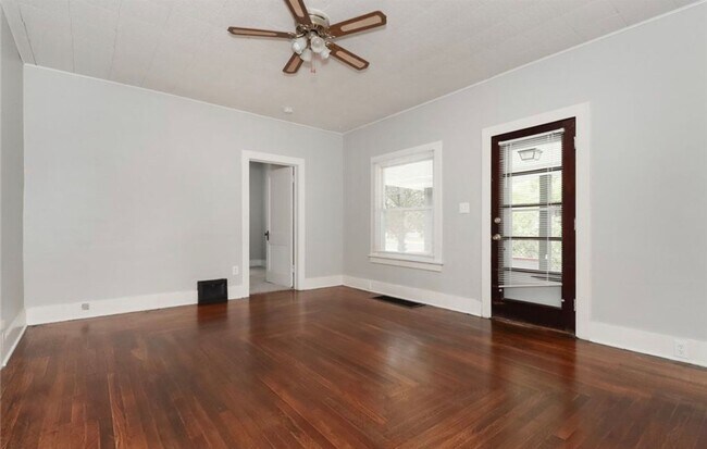 Building Photo - TWO BEDROOM RAVENNA HOME