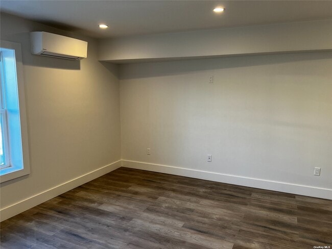 Building Photo - 1732 Great Neck Rd