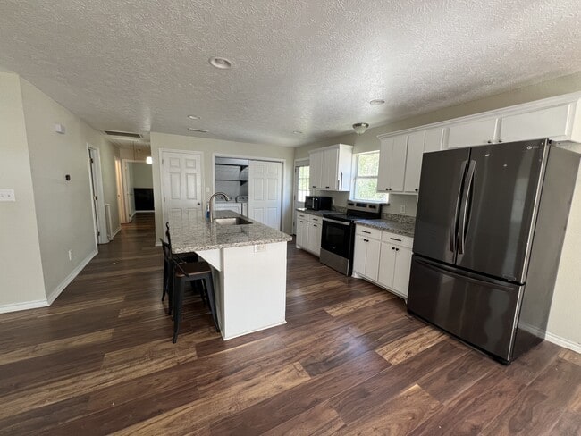 Building Photo - 664 W Tram Rd