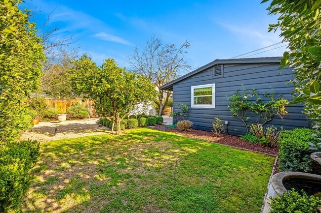 Building Photo - 25 W Central Ave