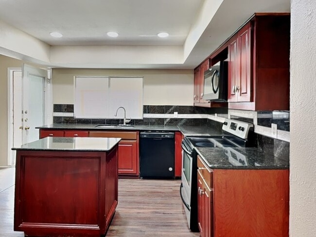 Building Photo - 1517 Camelia Dr