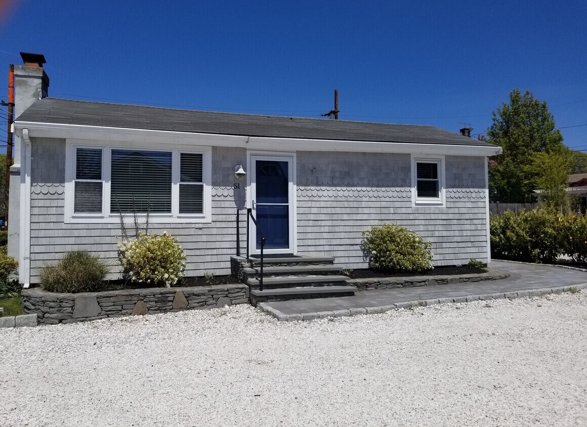 51 Ellery Ave, Middletown, RI 02842 House Rental in Middletown, RI