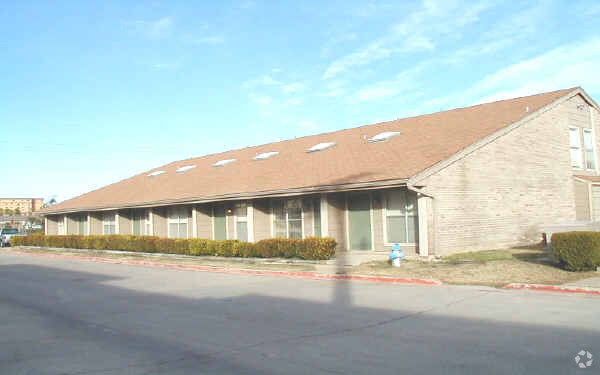 Building Photo - Prairie Hollow Apartments