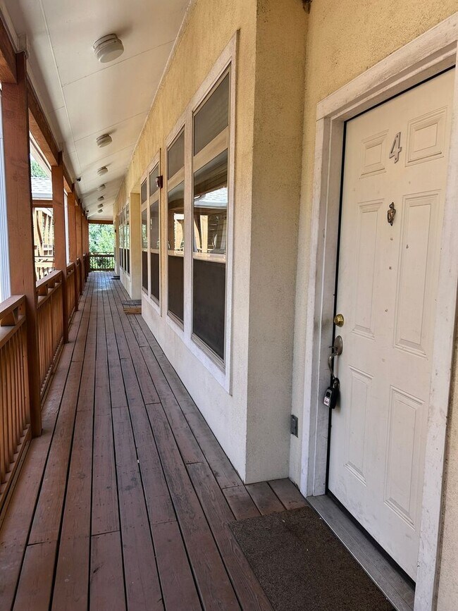 Building Photo - 305 East 31