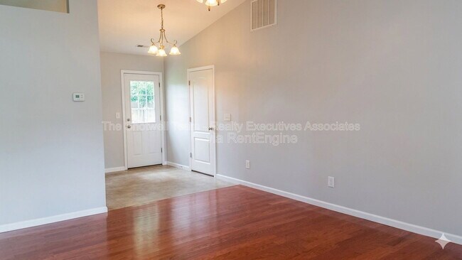 Foto del edificio - 6017 Friendship Ln