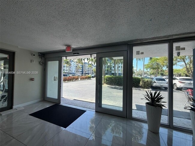 Foto del edificio - 16546 NE 26th Ave