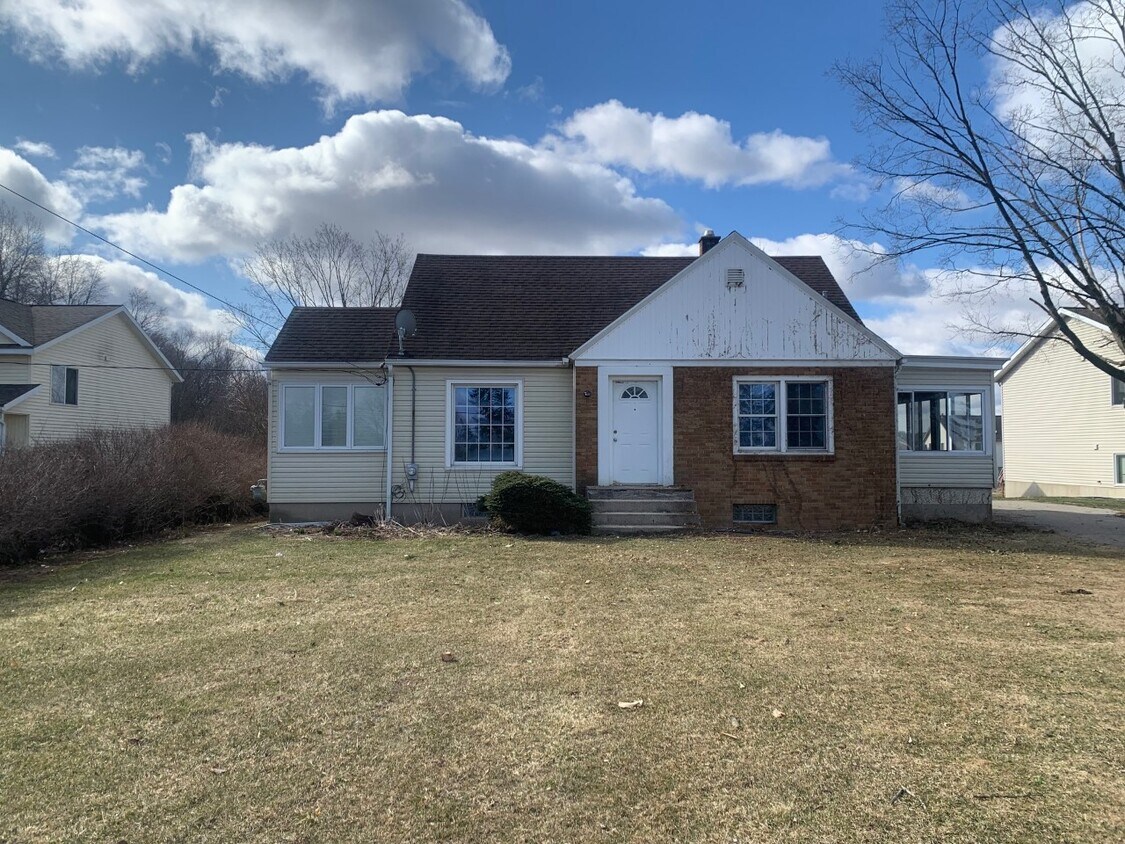 2228 68th St SE, Caledonia, MI 49316 House Rental in Caledonia, MI