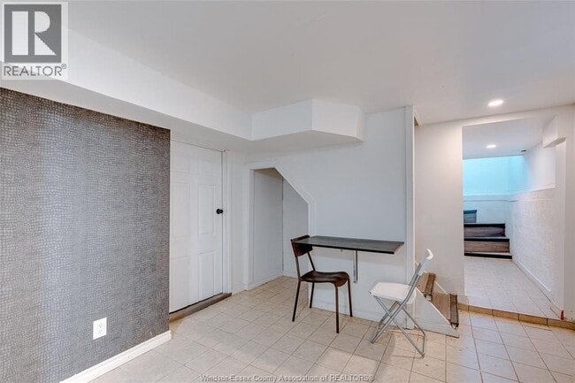 Building Photo - 1627 Marentette Ave