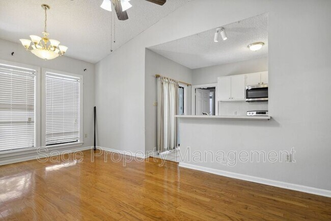 Foto del edificio - 7744 Lasalle Ave