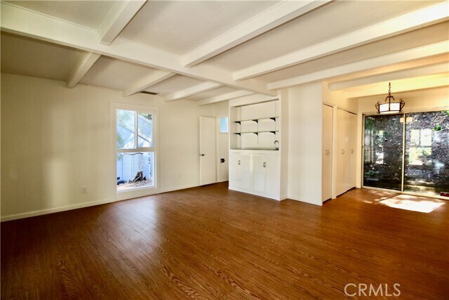 Foto del edificio - 21470 Providencia St