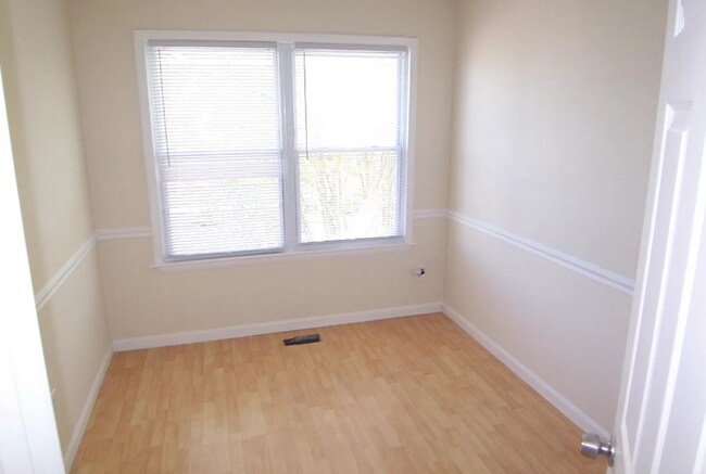 Building Photo - Space and Comfort!
