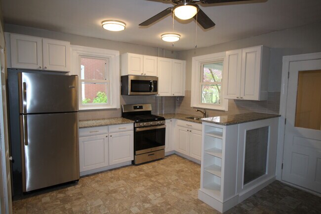 Building Photo - 418 S 9th St