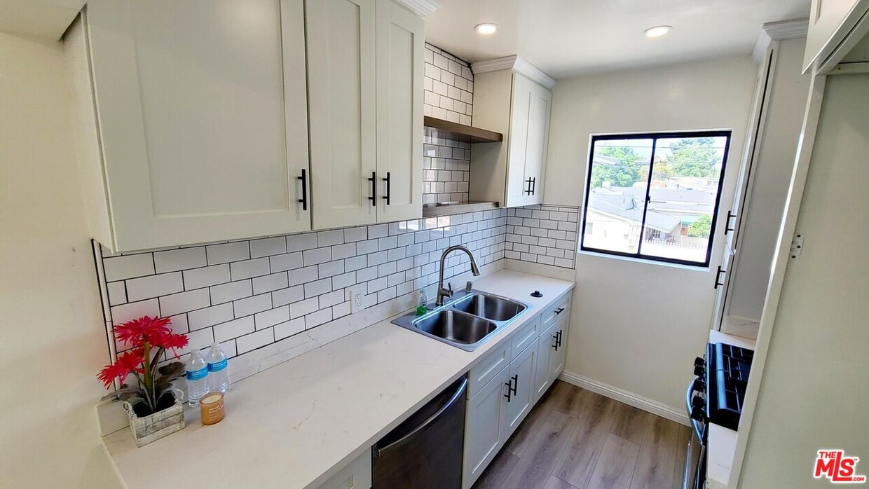 Foto principal - 4017 W Magnolia Blvd