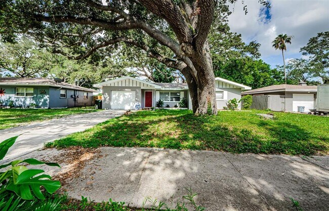 Foto del edificio - 1310 Robin Hood Ln