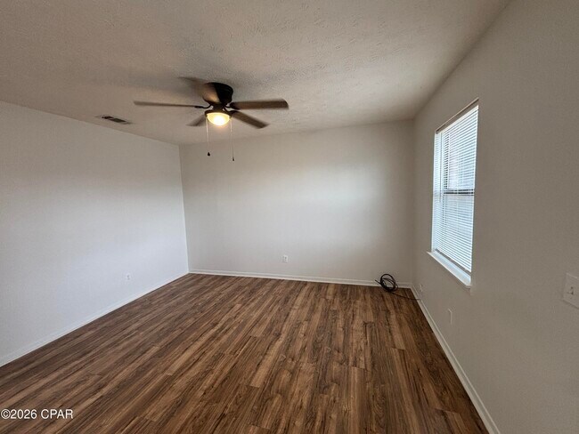 Foto del edificio - 2409 E 10th St