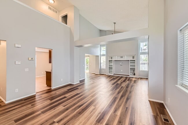 Building Photo - 8750 Redwing Ave