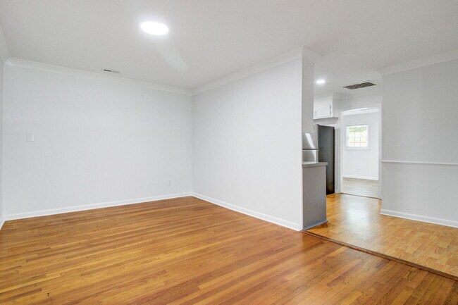 Foto del edificio - 816 E Estates Blvd