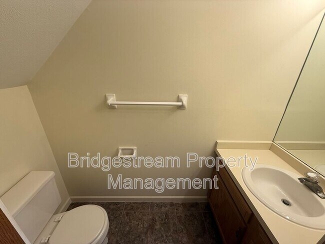 Foto del edificio - 4583 Burchdale St