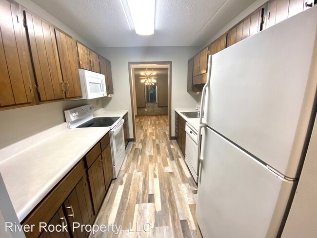 Building Photo - 2 br, 1.5 bath House - 1110 3rd Ave N #502W