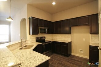 Building Photo - 542 Creekside Frst