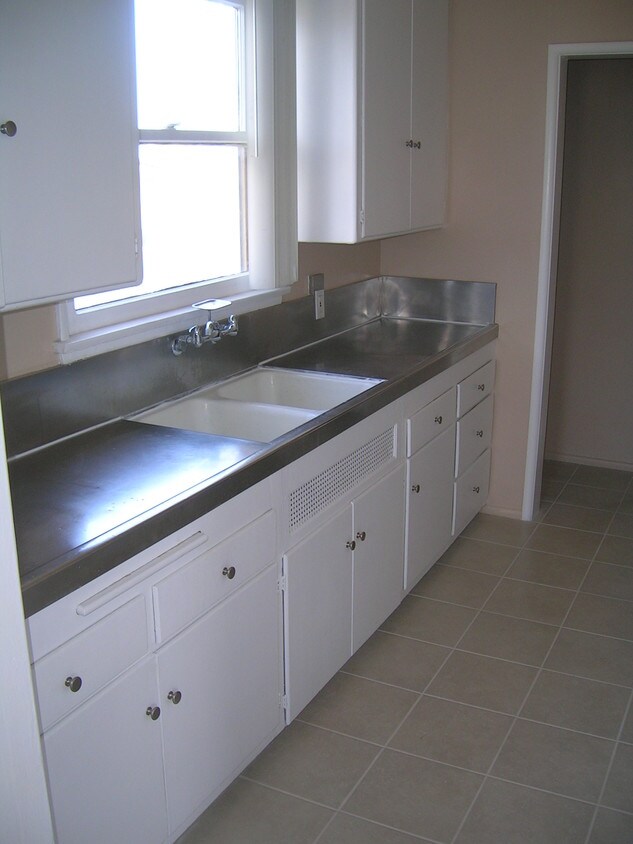 Foto principal - 4424 Clinton St